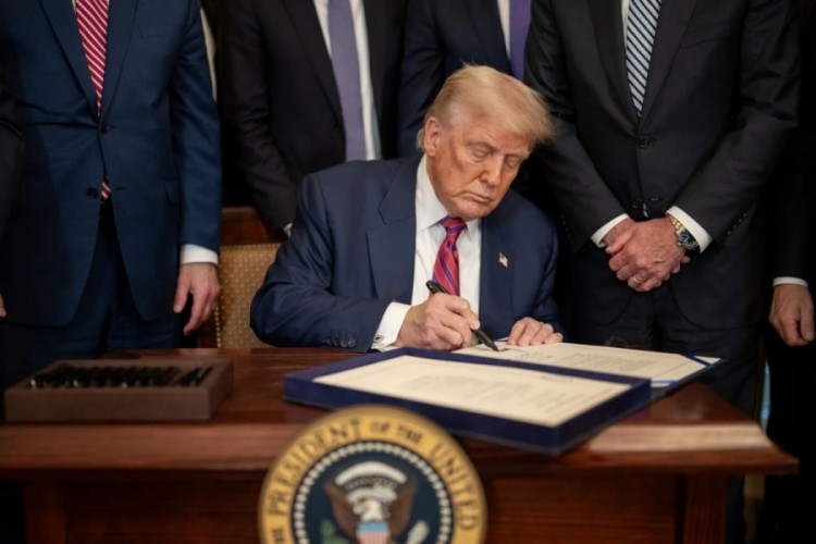 Trump, 901 milyar dolarlık savunma b&uuml;t&ccedil;esini imzaladı