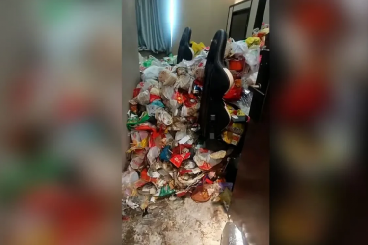Oyun bağımlısı misafir 2 yılın sonunda odadan &ccedil;ıktı!