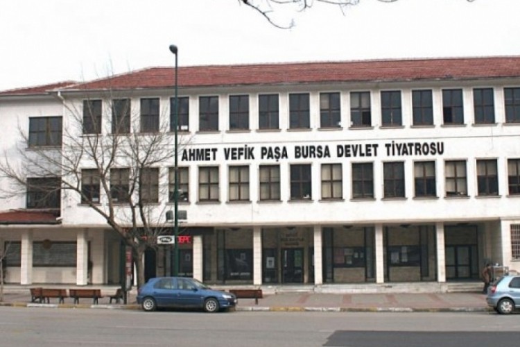 Bursa Devlet Tiyatrosu'nda "S&uuml;t Kardeşler" sahnelendi