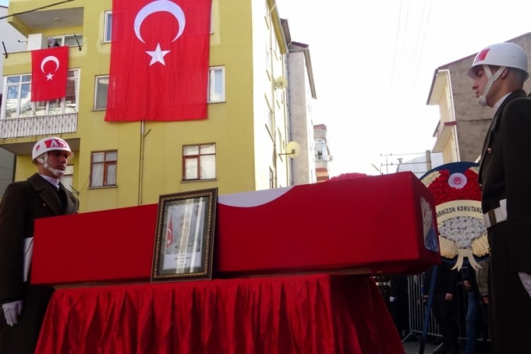 Hayatını kaybeden asker, memleketi Giresun'da toprağa verildi