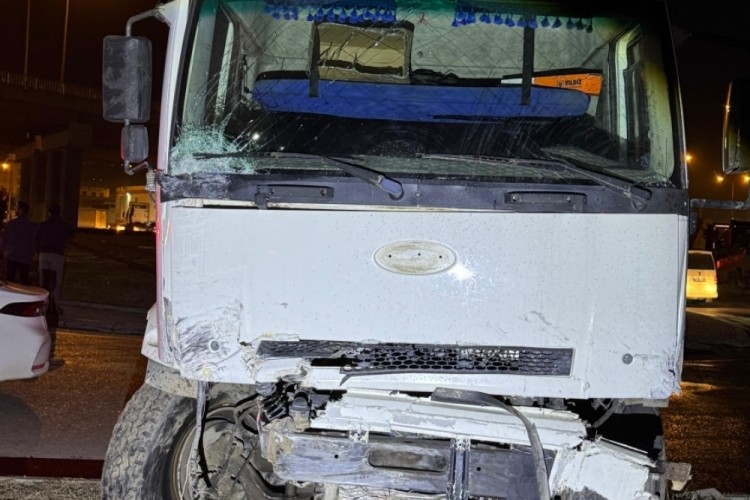 Şırnak'ta vin&ccedil;, kavşaktaki 6 araca &ccedil;arptı; 7 yaralı