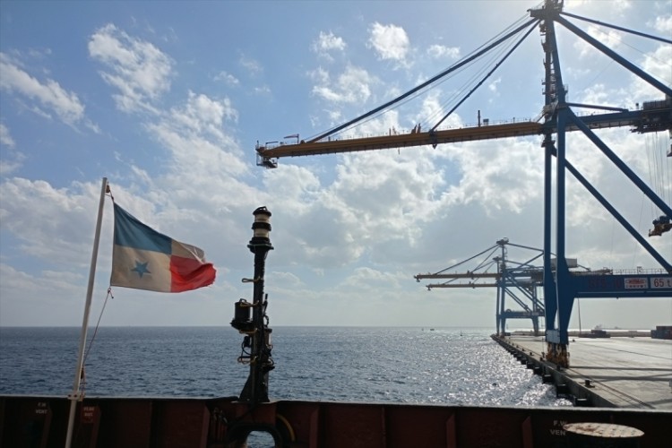 AFAD'ın Sudan'a g&ouml;nderdiği &ccedil;adırların ilk kısmı Port Sudan'a ulaştı
