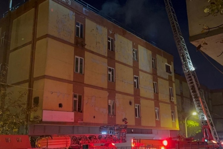 Başakşehir'de ayakkabı imalathanesinde &ccedil;ıkan yangın s&ouml;nd&uuml;r&uuml;ld&uuml;