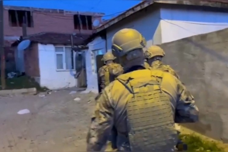 Kırklareli'de uyuşturucu operasyonu: 13 g&ouml;zaltı