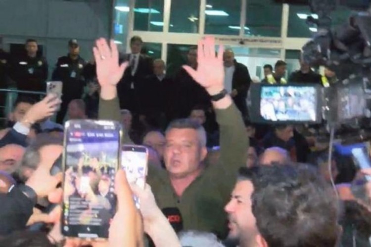 İfadeye &ccedil;ağrılan Sadettin Saran İstanbul'a geldi! İşte ilk s&ouml;zleri