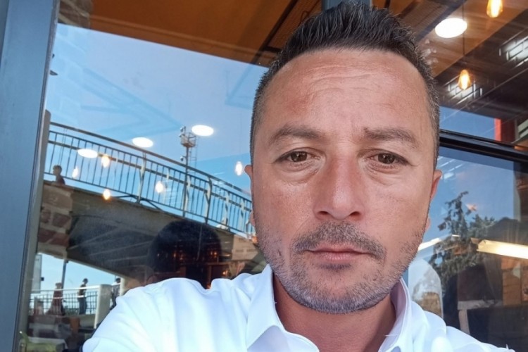 Evinin &ouml;n&uuml;nde saldırıya uğrayan adamdan acı haber!