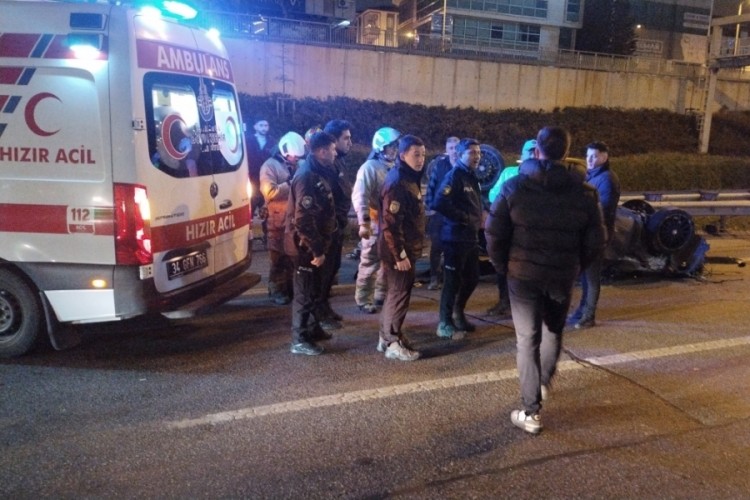 Bursa plakalı otomobil takla attı!