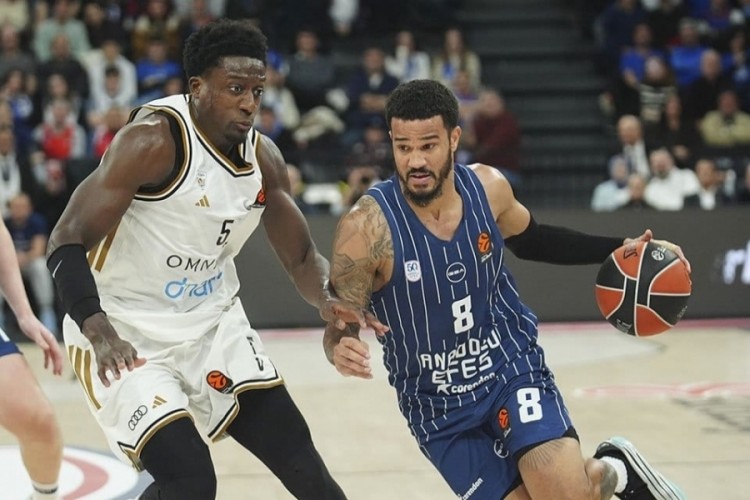 Anadolu Efes bitime 5 saniye kala yıkıldı 