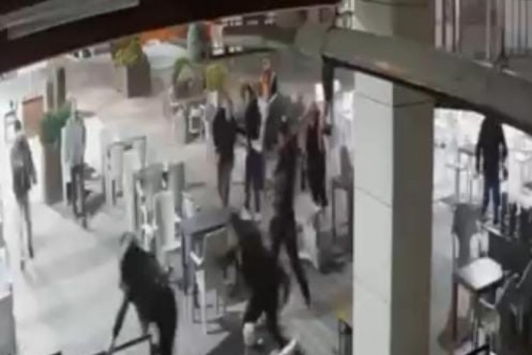 Bursa'da sokak karıştı! Baba-oğul dehşet saçtı