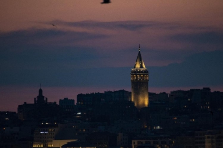 Kuzey Yarım K&uuml;re kışı 'en uzun gece' ile karşıladı