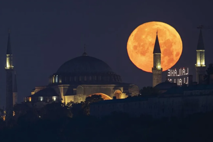 Mukaddes &uuml;&ccedil; aylar başladı