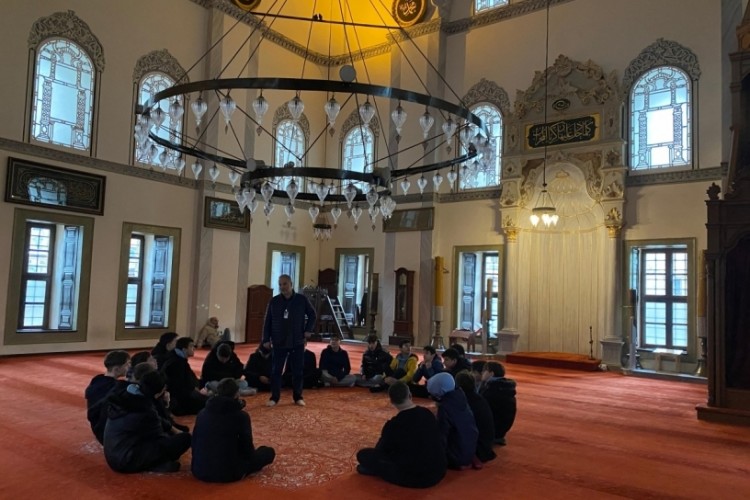 Yıldırımlı gen&ccedil;lerden tarihi yolculuk