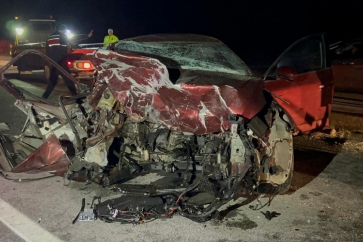 Gen&ccedil; kadın da hayatını annesi gibi trafik kazasında kaybetti