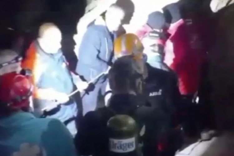 Define bulmak amacıyla kazdı, canından oldu!