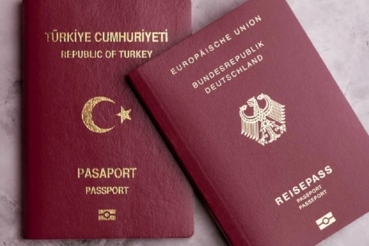 Almanya'dan &ccedil;elişkili tablo: Aile birleşimine onay, sınırda ret!