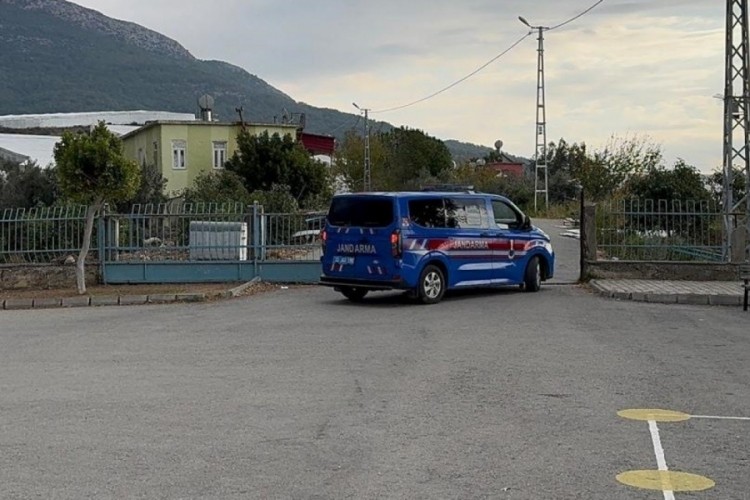 Okul m&uuml;d&uuml;r&uuml;n&uuml; vuran &ccedil;ocuğun babası da g&ouml;zaltına alındı