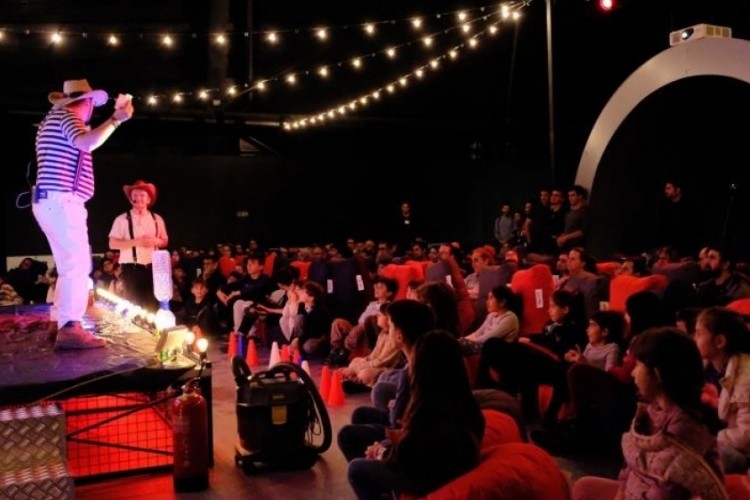 GUHEM'de d&uuml;zenlenen 'en uzunnn gece' etkinliğine yoğun ilgi