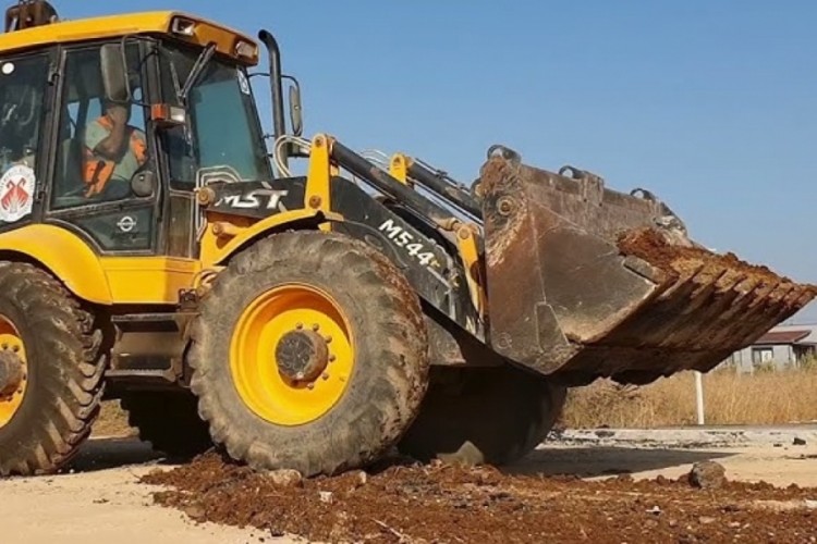 Feci iş kazası: Kep&ccedil;enin &ouml;n y&uuml;kleyicisinin altında ezildi...