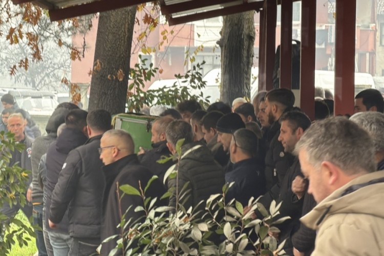 Abant d&ouml;n&uuml;ş&uuml; acı son: G&ouml;zyaşlarıyla uğurlandı...