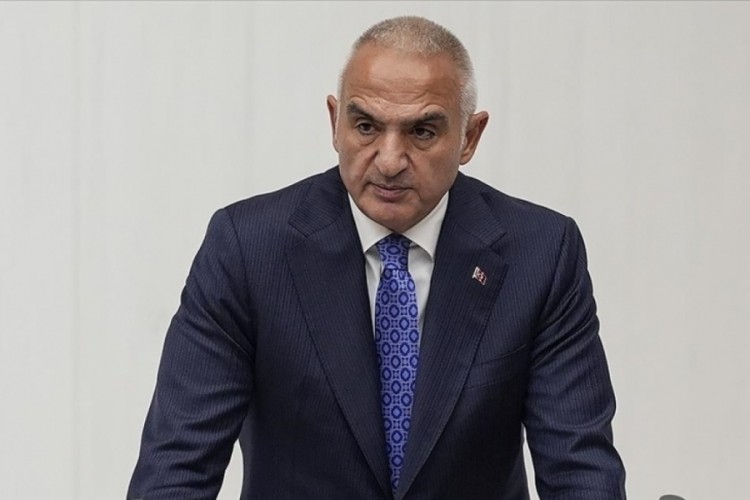 Bakan Ersoy duyurdu: Milyonlar sanatla buluştu