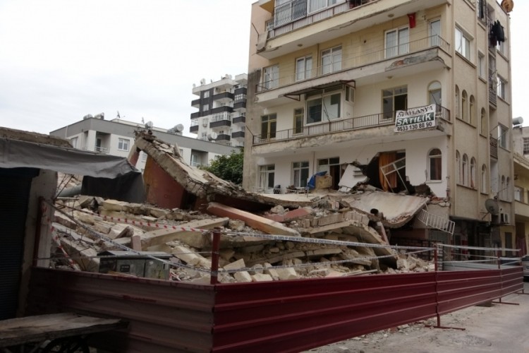 Mersin'de kontrolden &ccedil;ıkan yıkım sonrası mağduriyet