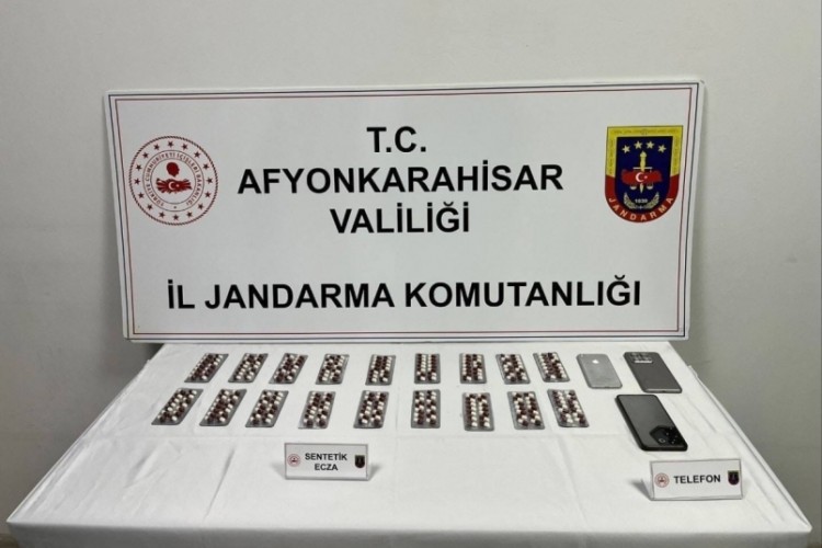 Jandarmadan uyuşturucu operasyonu: 4 g&ouml;zaltı...