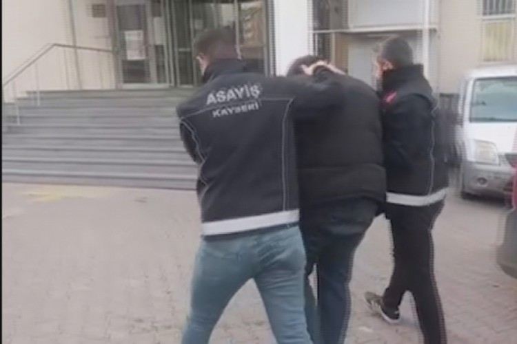 Cinayet h&uuml;k&uuml;ml&uuml;s&uuml; polisten ka&ccedil;amadı