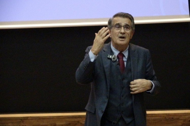 Şenol G&uuml;neş: "Yurt dışından iki teklif vardı, kabul etmedim"