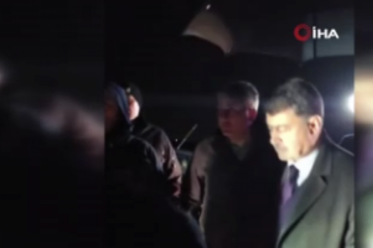 Vali Şahin, d&uuml;şen u&ccedil;ağın enkazında incelemelerde bulundu