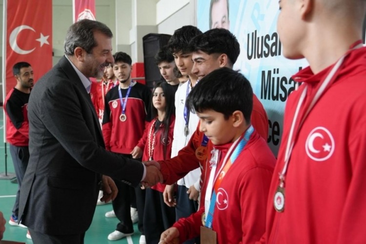 Bursa G&uuml;rsu'ya madalya yağmuru: Sporcular başarıya doyamadı!