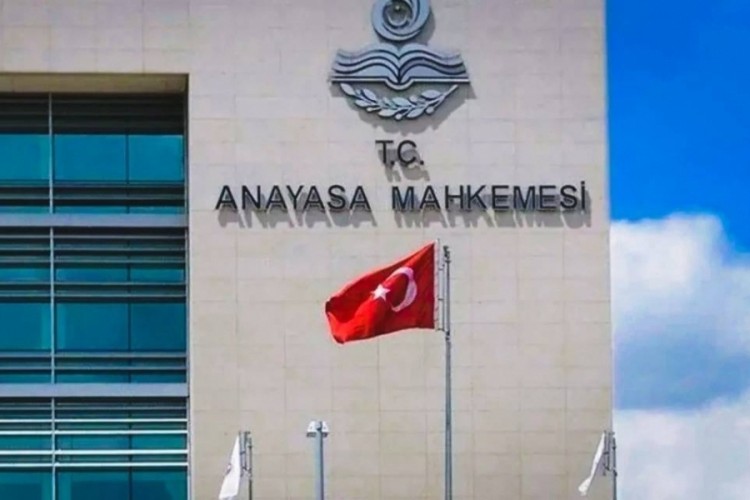 İki siyasi parti resmen kapatıldı!