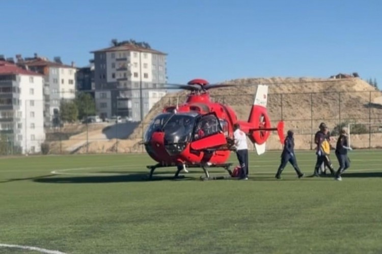 Ambulans helikopter yaşlı adam i&ccedil;in havalandı