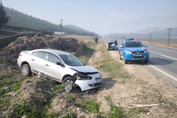 Gaziantep'te otomobil, şarampole devrildi; 4 yaralı