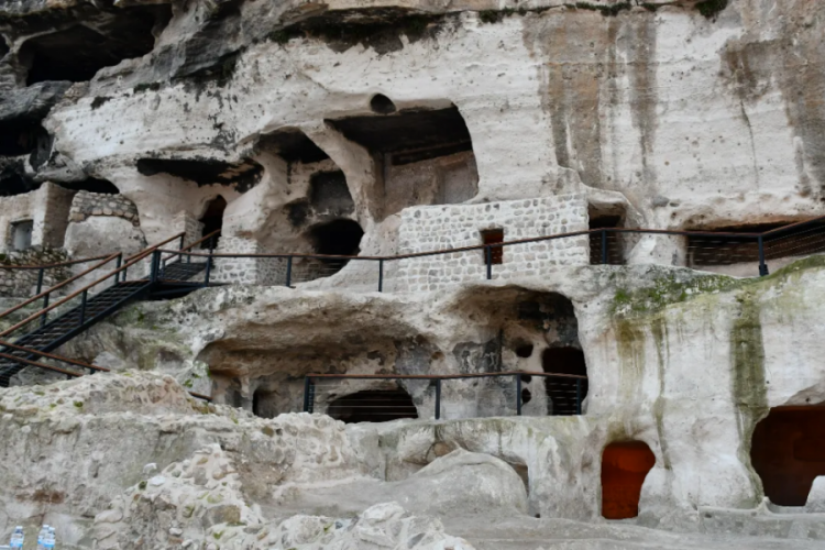 Hasankeyf'te tarihi mağaralar turizme a&ccedil;ıldı