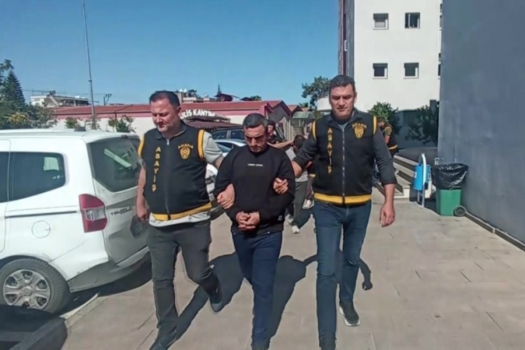 Adana'da 4 firari h&uuml;k&uuml;ml&uuml; yakalandı