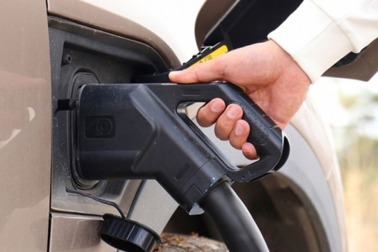 Elektrikli otomobillere enerji t&uuml;ketim sınırı getirildi!