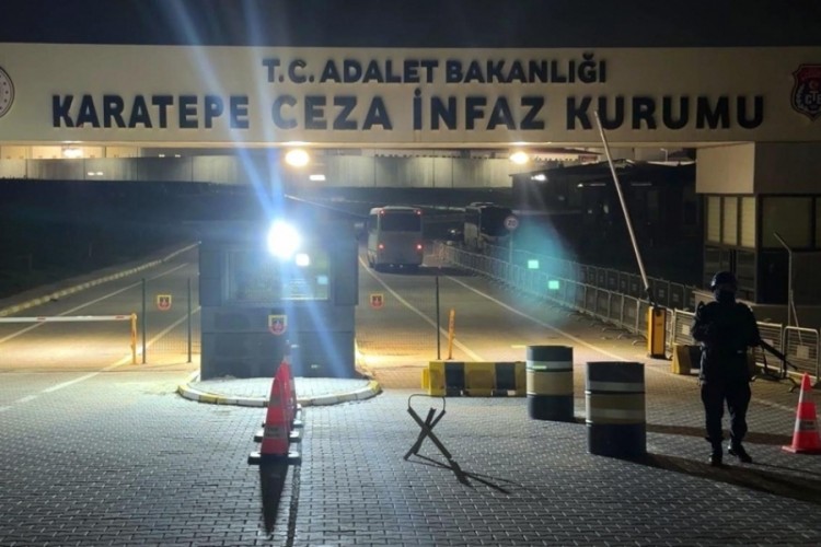 Tutuklu Murat &Ouml;v&uuml;&ccedil;, Tekirdağ'daki cezaevine sevk edildi