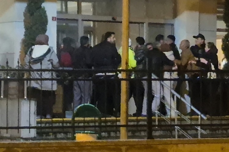 Duruşmadan sonra taraflar birbirine girdi