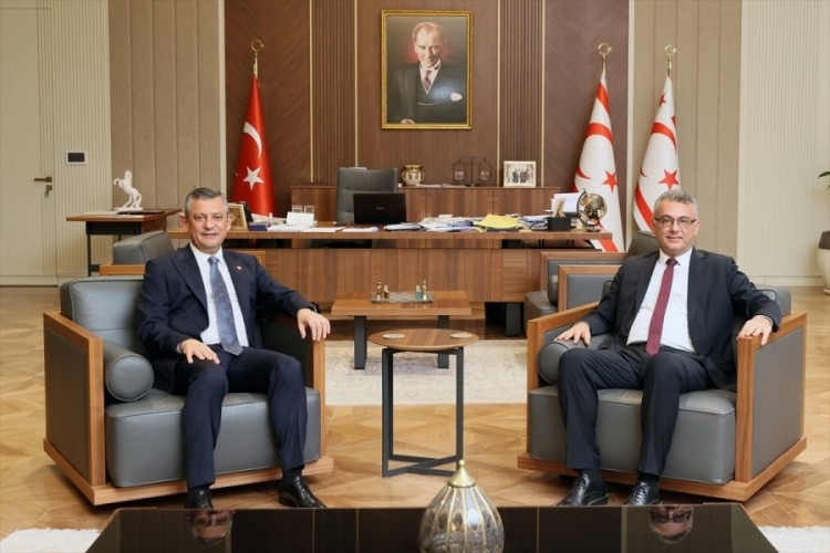 CHP Genel Başkanı &Ouml;zel, KKTC Cumhurbaşkanı Erh&uuml;rman ile bir araya geldi