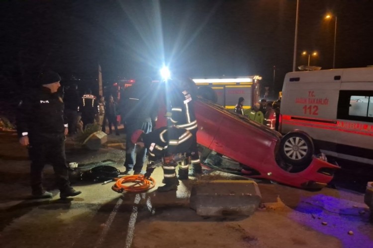 Polisten ka&ccedil;an ara&ccedil; takla attı: 3 yaralı