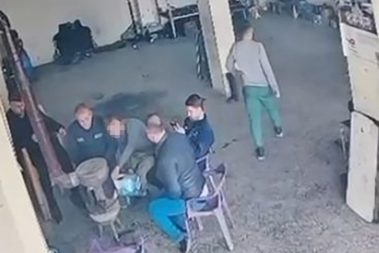 Sobaya d&ouml;k&uuml;len mazot bomba gibi patladı, &ccedil;ırak yaralandı