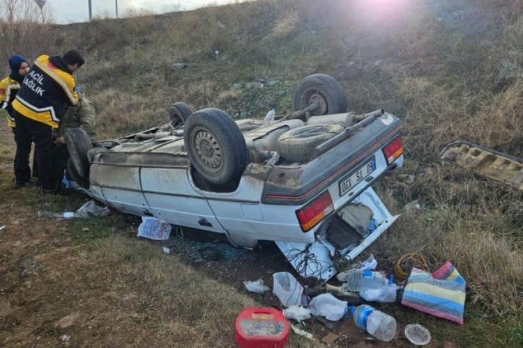 &Ccedil;orum'da otomobil tarlaya u&ccedil;tu, takla attı...