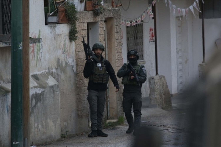 İsrail, işgal altındaki Batı Şeria'da k&ouml;yleri abluka altına aldı
