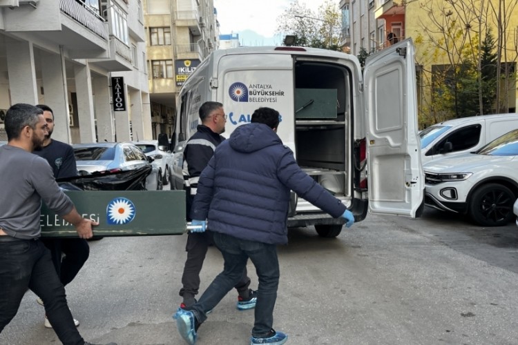 Antalya'da yaşlı kadın evinde &ouml;l&uuml; bulundu