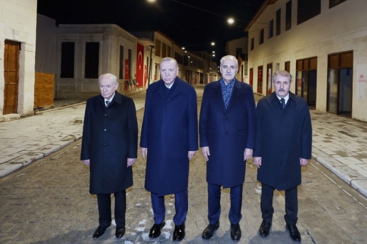 Cumhurbaşkanı Erdoğan Hatay'da: Kurtuluş Caddesi ve Habib-i Neccar Camisi'ni ziyaret etti