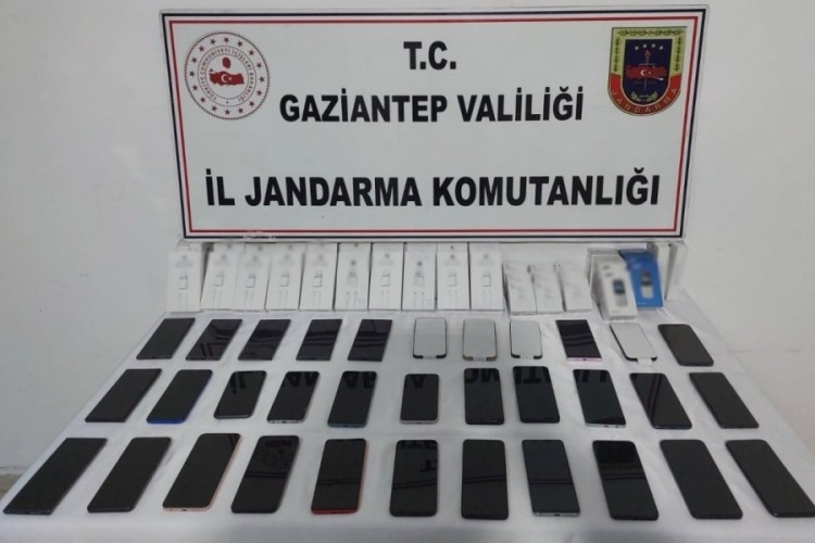 Gaziantep'te 800 bin TL değerinde ka&ccedil;ak telefon ele ge&ccedil;irildi