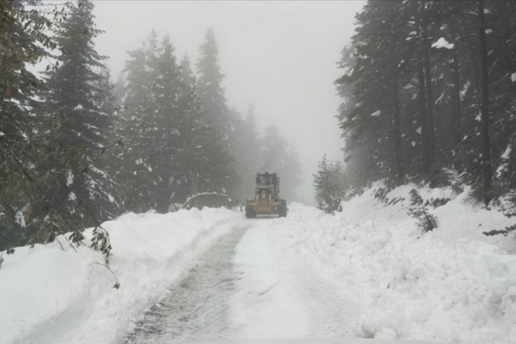 Kastamonu'da 15 il&ccedil;ede eğitime kar engeli