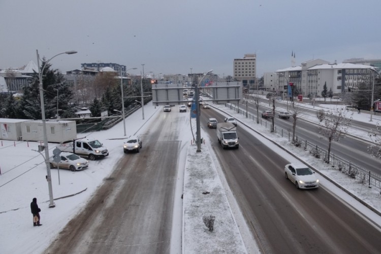Malatya'da kar yağışı hayatı olumsuz etkiledi