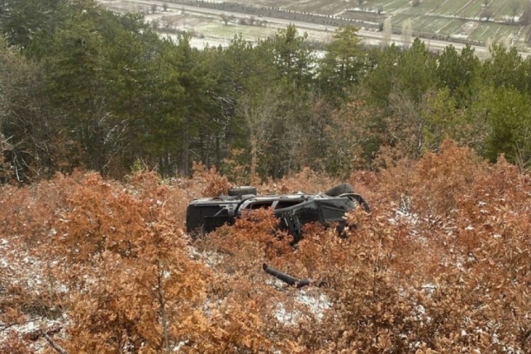 Bilecik'te otomobil kontrolden &ccedil;ıktı, karşı şeritte kaza yaptı...