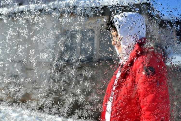 Dondurucu soğuklar geldi &ccedil;attı: Termometreler eksi 25 dereceyi g&ouml;sterdi
